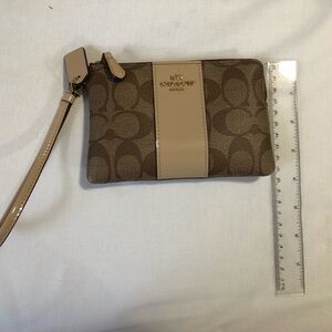 Coach. Wristlet. Used 3x. Very good condition.